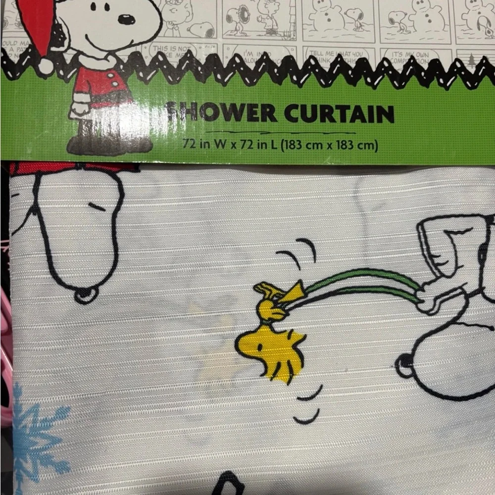 🎄 Holiday Snoopy Print Shower Curtain